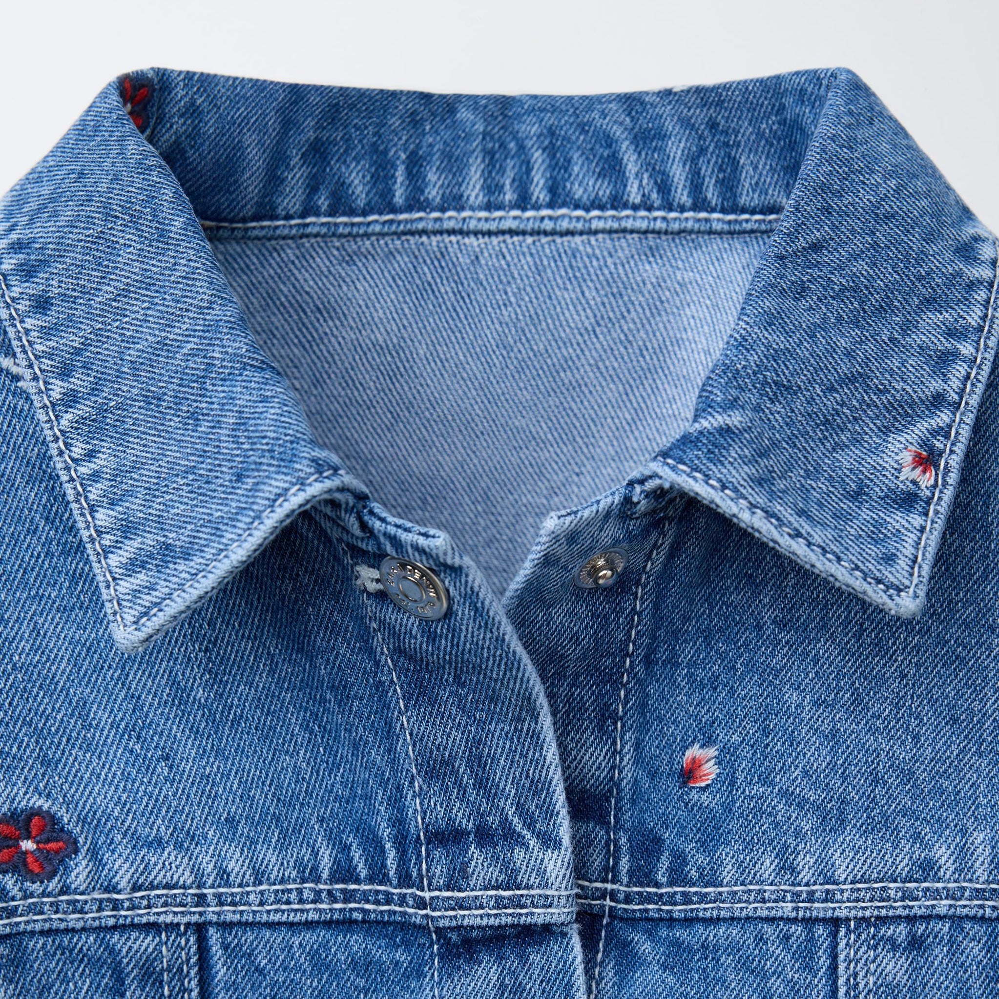 Cazadora Denim Bordados