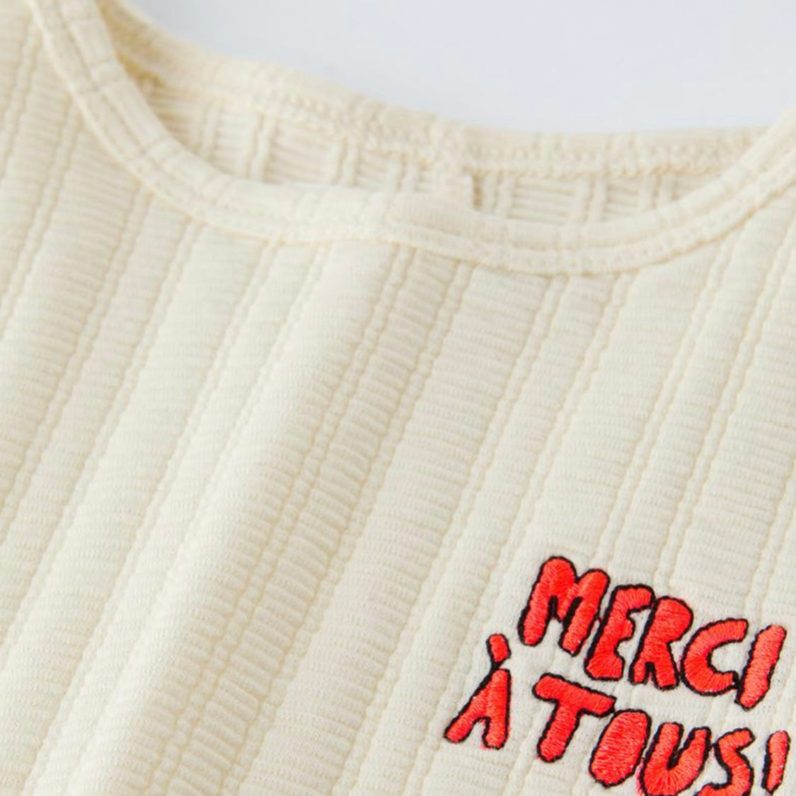 Camiseta Textura Bordado
