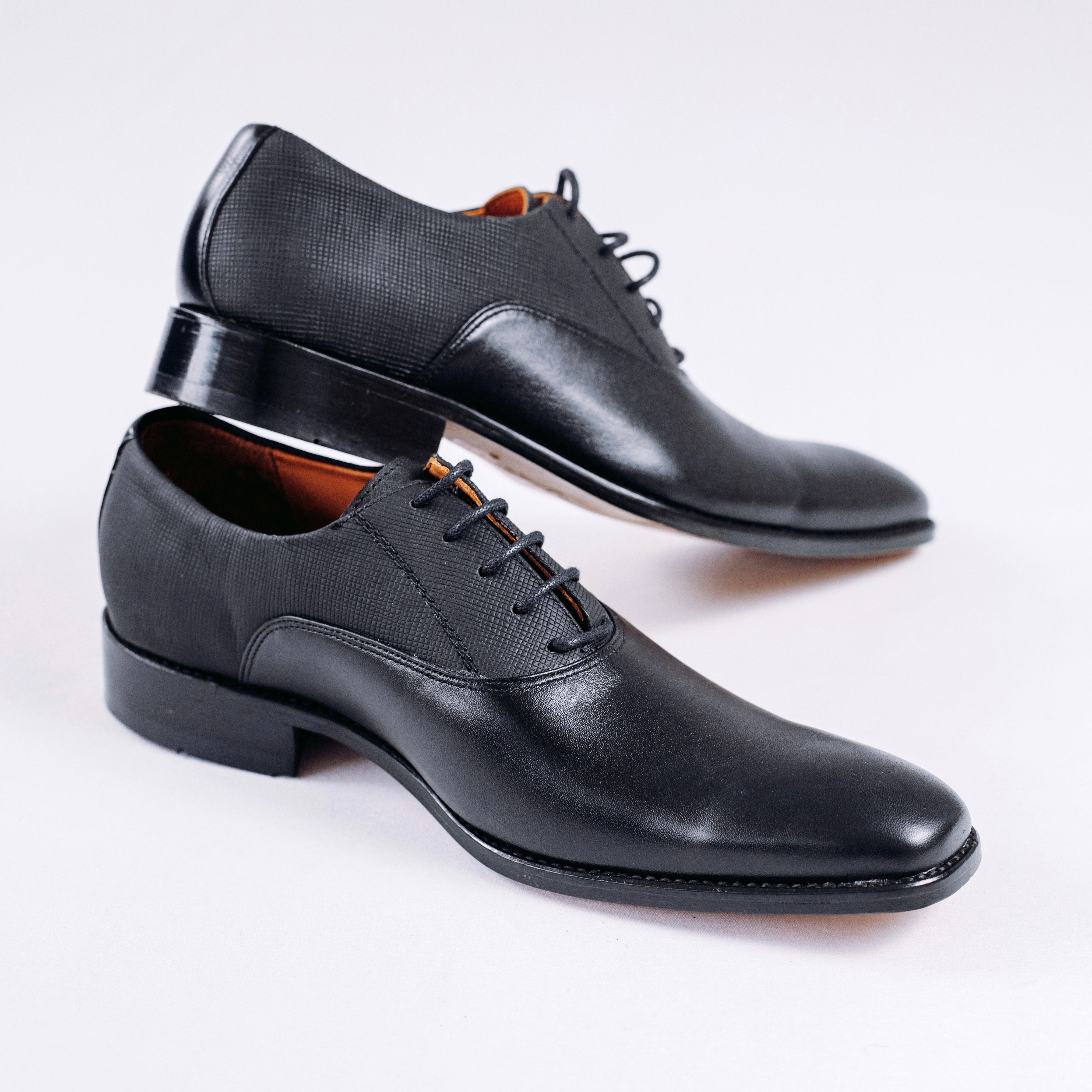 Zapato piel formal negro combinado textura